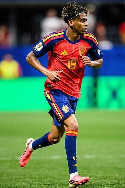Lamine Yamal playing for Spain 