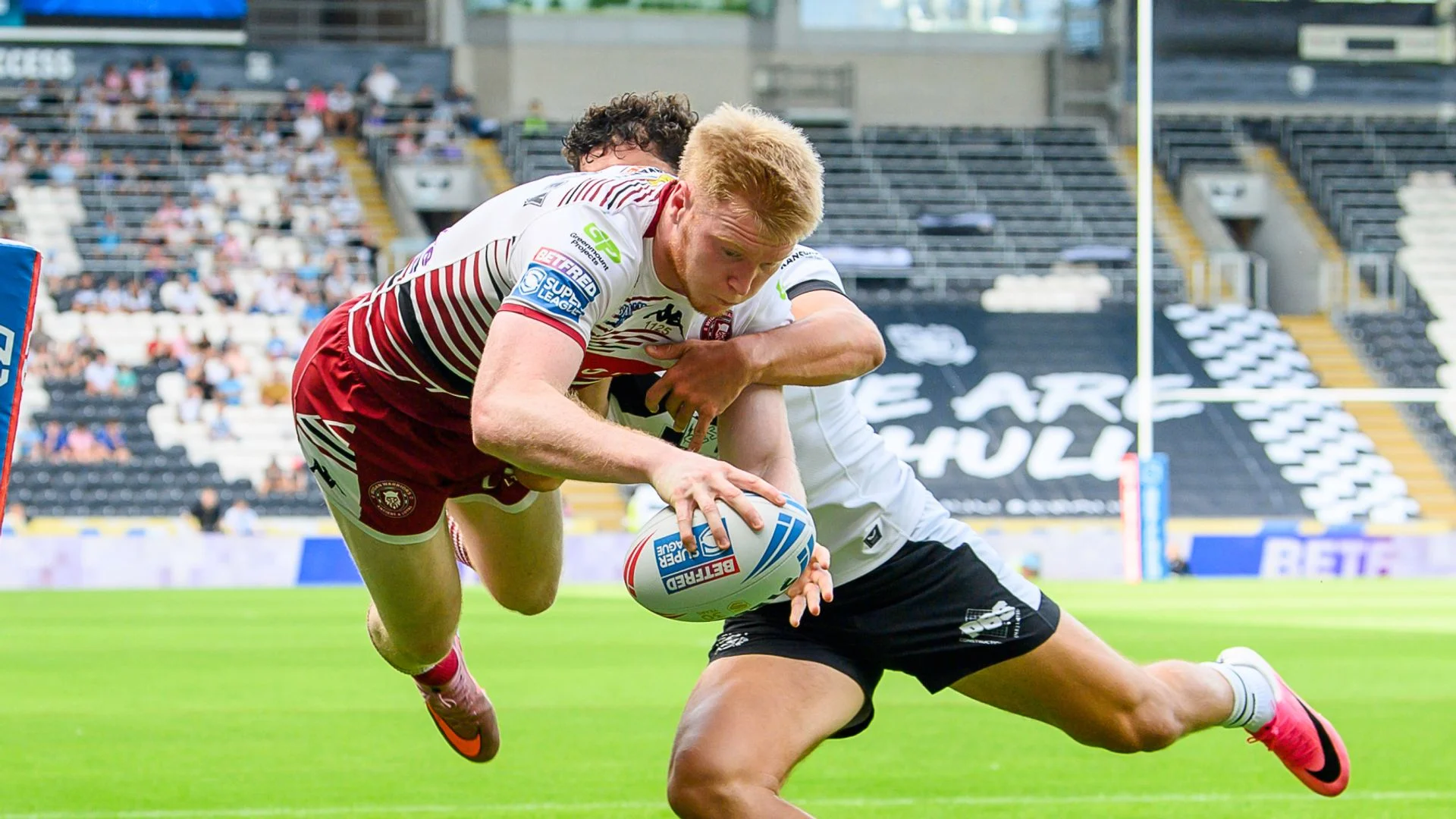 Wigan seize late win over Hull FC as St Helens overwhelm Bradford Bulls